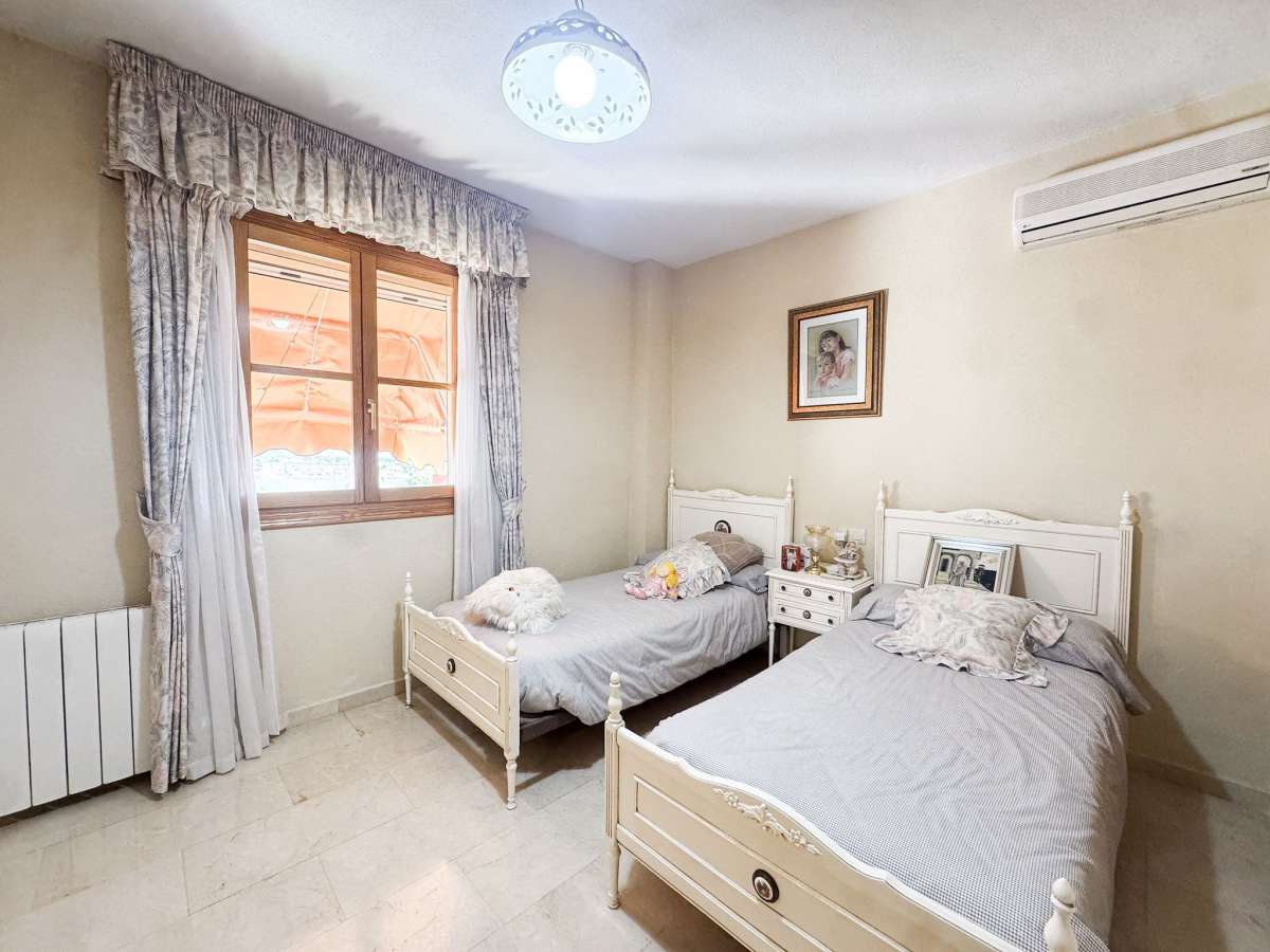 Villa en Mutxamel, Alicante, España 5 dormitorios, 350 m2 No. 173587