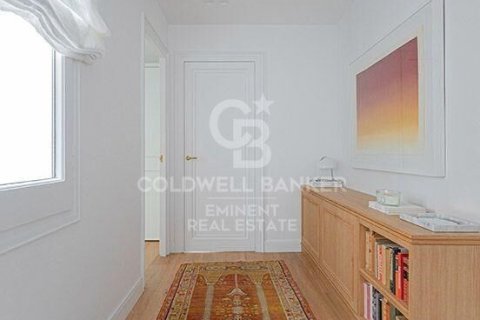 Huoneisto myytävänä Barcelona, Espanja, 2 makuuhuonetta, 98 m2 No. 156766 - kuva 9