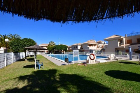 Apartamento en venta en La Zenia, Alicante, España 2 dormitorios, 65 m2 No. 189244 - foto 2