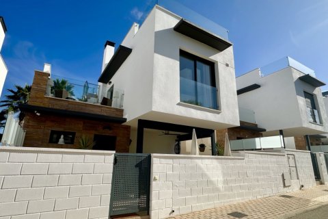 Villa till salu i Alicante, Spanien 3 sovrum, 128 kvm. Nr. 179602 - foto 27