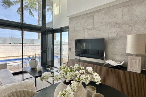 Villa till salu i Alicante, Spanien 3 sovrum, 128 kvm. Nr. 179602 - foto 15