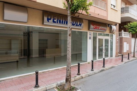 Proprietà commerciale in vendita a Torrevieja, Alicante, Spagna 100 mq. N° 183048 - foto 1