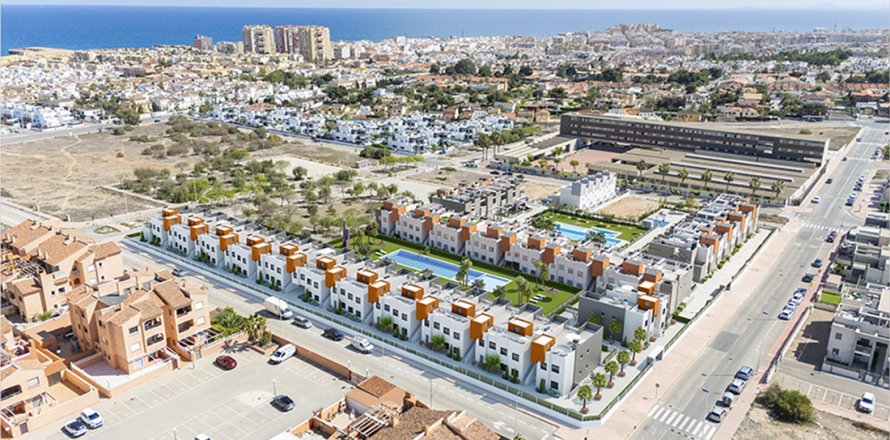 Penthouse in Torrevieja, Alicante, Spain 2 bedrooms,  No. 156432