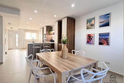 Wohnung zum Verkauf in Torrevieja, Alicante, Spanien 2 Schlafzimmer, 95 m2 Nr. 189703 - Foto 2