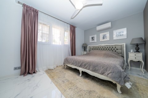 Huvila myytävänä Pinar De Campoverde, Alicante, Espanja, 5 makuuhuonetta, 192 m2 No. 189706 - kuva 22