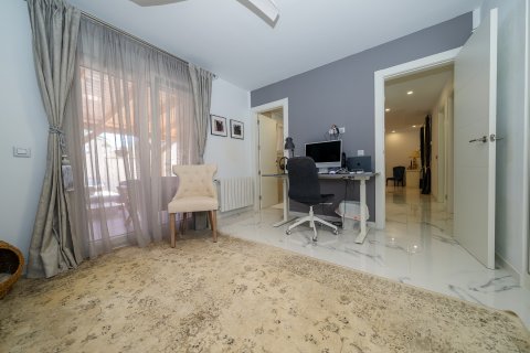 Huvila myytävänä Pinar De Campoverde, Alicante, Espanja, 5 makuuhuonetta, 192 m2 No. 189706 - kuva 28
