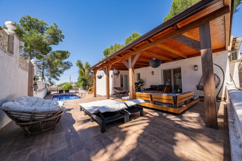Huvila myytävänä Pinar De Campoverde, Alicante, Espanja, 5 makuuhuonetta, 192 m2 No. 189706 - kuva 2