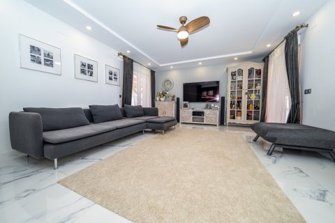 Huvila myytävänä Pinar De Campoverde, Alicante, Espanja, 5 makuuhuonetta, 192 m2 No. 189706 - kuva 12