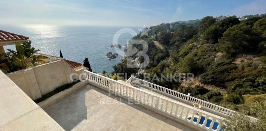 Villa in Lloret de Mar, Girona, Spain 6 bedrooms, 878 sq.m. No. 160418