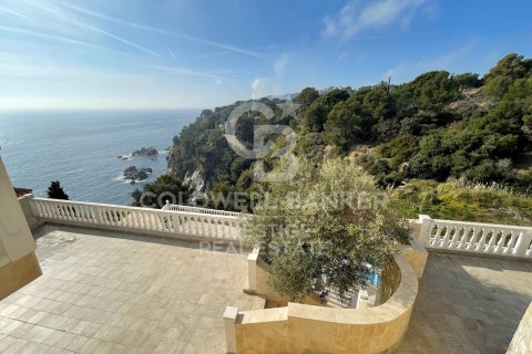 Villa for sale in Lloret de Mar, Girona, Spain 6 bedrooms, 878 sq.m. No. 160418 - photo 2