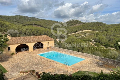 Hus i Vilanova i la Geltru, Barcelona, Spanien 18 sovrum, 4000 kvm. Nr. 160422