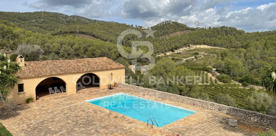 Dom w Vilanova i la Geltru, Barcelona, Hiszpania 18 sypialni, 4000 mkw. nr 160422