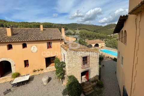 Dom w Vilanova i la Geltru, Barcelona, Hiszpania 18 sypialni, 4000 mkw. nr 160422 – zdjęcie 3