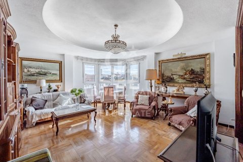 Apartment à Madrid, Espagne 4 chambres, 208 m2 No. 178636