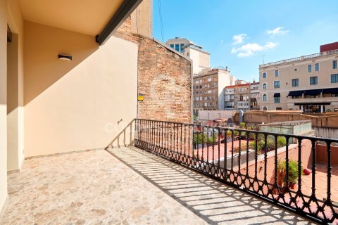 Apartment à vendre à Barcelona, Espagne, 3 chambres, No. 178635 - photo 3