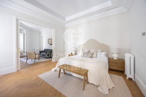 Apartament w Madrid, Hiszpania 5 sypialni, 471 mkw. nr 158909 – zdjęcie 8