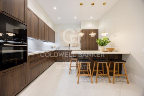 Apartament w Madrid, Hiszpania 5 sypialni, 471 mkw. nr 158909 – zdjęcie 15