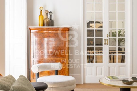 Apartament w Madrid, Hiszpania 5 sypialni, 471 mkw. nr 158909 – zdjęcie 13