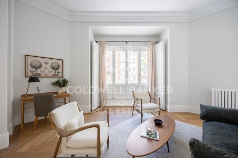 Apartament w Madrid, Hiszpania 5 sypialni, 471 mkw. nr 158909 – zdjęcie 3