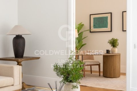 Apartament w Madrid, Hiszpania 5 sypialni, 471 mkw. nr 158909 – zdjęcie 11