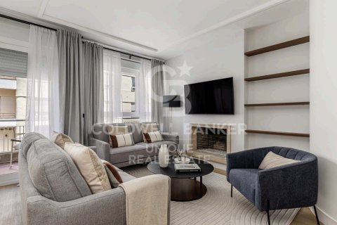 Продажа квартиры в Мадрид, Испания 3 спальни, 176м2 №158912 - фото 2