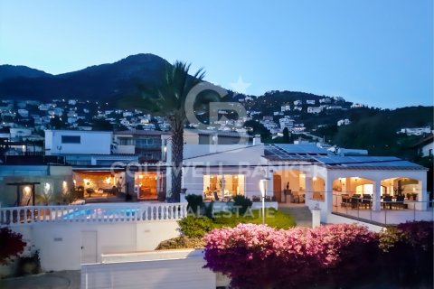 House for sale in Roses, Girona, Spain 4 bedrooms, 290 sq.m. No. 158908 - photo 4