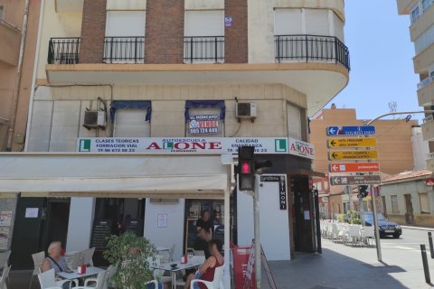 Commercial property in Guardamar del Segura, Alicante, Spain 2 bedrooms, 91 sq.m. No. 183919
