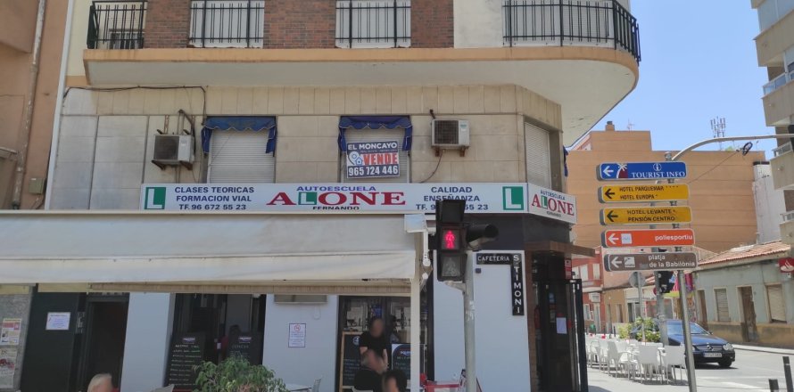 Proprietà commerciale a Guardamar del Segura, Alicante, Spagna 2 camere da letto, 91 mq. N° 183919