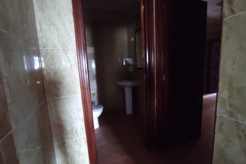 Liikekiinteistö myytävänä Guardamar del Segura, Alicante, Espanja, 4 makuuhuonetta, 175 m2 No. 183914 - kuva 12