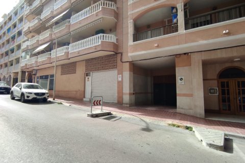 Garage for sale in Guardamar del Segura, Alicante, Spain 8 sq.m. No. 183918 - photo 2