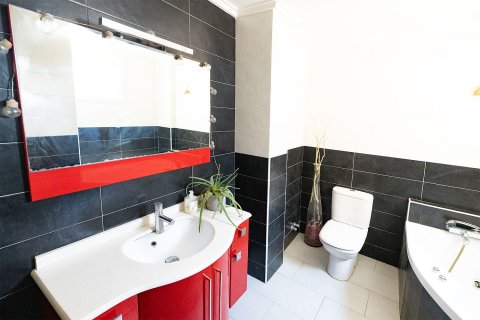 Apartamento en venta en Torrevieja, Alicante, España 4 dormitorios, 110 m2 No. 192007 - foto 9
