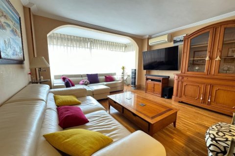 Appartamento a Alicante, Spagna 3 camere da letto, 118 mq. N° 180108