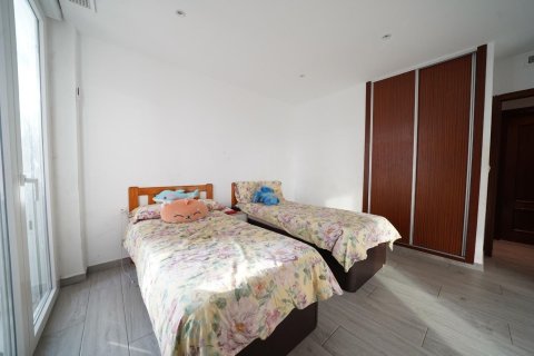 Продажа квартиры в Аликанте, Испания 3 спальни, 130м2 №180109 - фото 6