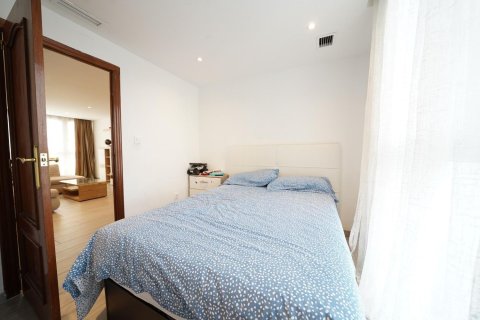 Продажа квартиры в Аликанте, Испания 3 спальни, 130м2 №180109 - фото 4