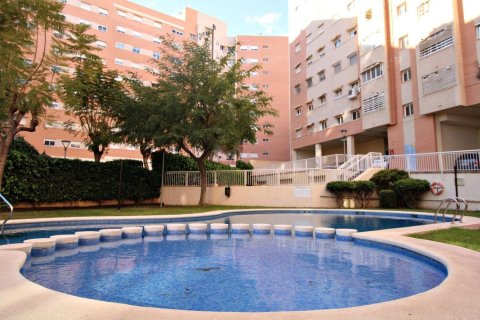 Appartamento a Alicante, Spagna 4 camere da letto, 104 mq. N° 180107