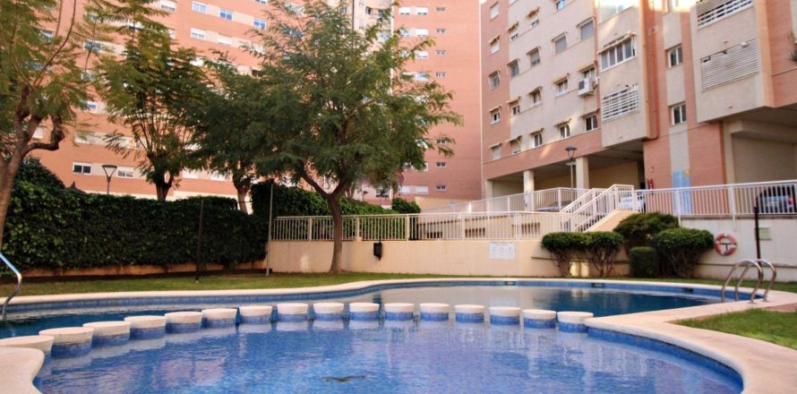 Apartamento en Alicante, España 4 dormitorios, 104 m2 No. 180107