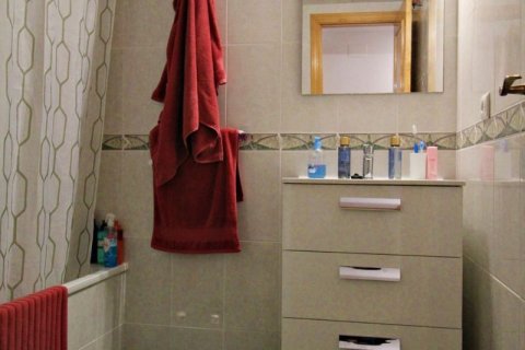 Apartamento en venta en Alicante, España 4 dormitorios, 104 m2 No. 180107 - foto 9