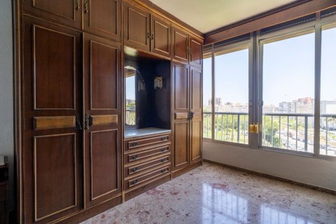 Appartamento a Alicante, Spagna 3 camere da letto, 128 mq. N° 180110