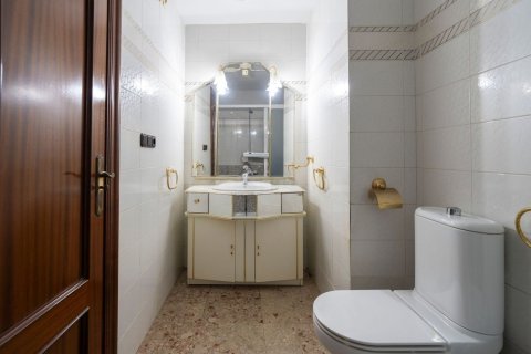 Продажа квартиры в Аликанте, Испания 3 спальни, 128м2 №180110 - фото 3