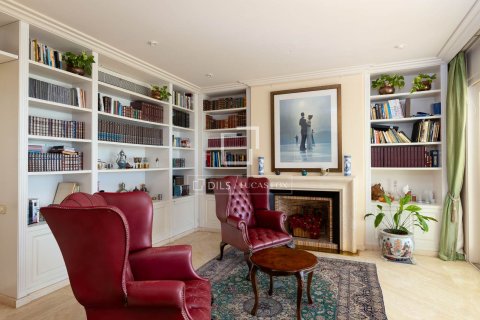 Villa for sale in Sant Vicenc De Montalt, Barcelona, Spain 9 bedrooms, 1252 sq.m. No. 150290 - photo 8