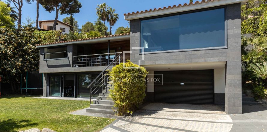 Villa in Premia De Dalt, Barcelona, Spain 3 bedrooms, 338 sq.m. No. 150292