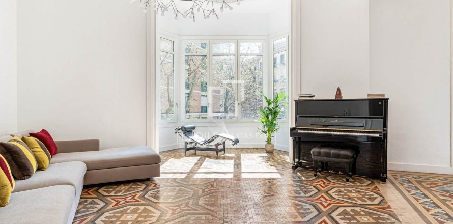 Wohnung in Barcelona, Spanien 5 Schlafzimmer, 222 m2 Nr. 150287