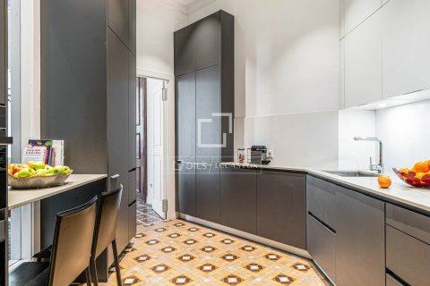 Wohnung zum Verkauf in Barcelona, Spanien 5 Schlafzimmer, 222 m2 Nr. 150287 - Foto 4