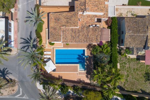 Villa for sale in Alicante, Spain 4 bedrooms, 168 sq.m. No. 165596 - photo 12