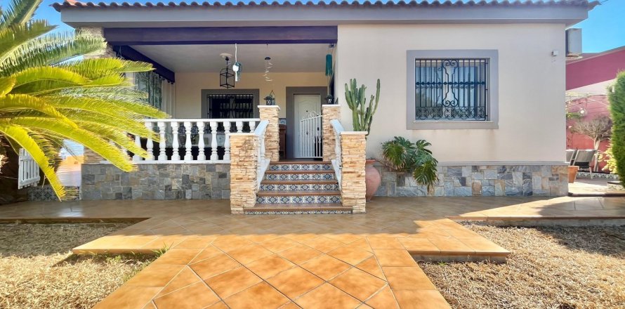 Villa à Torrevieja, Alicante, Espagne 3 chambres, 180 m2 No. 165592