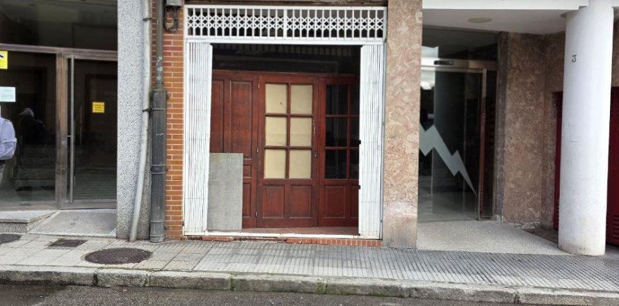 Commercial property in Oviedo, Asturias, Spain 86 sq.m. No. 182823