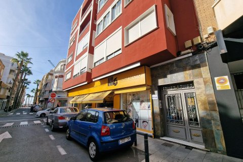 Lägenhet till salu i Torrevieja, Alicante, Spanien 3 sovrum, 110 kvm. Nr. 182821 - foto 2
