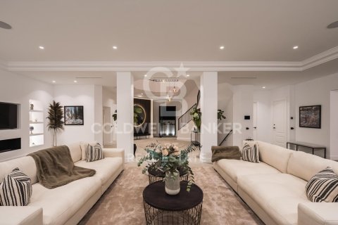 Villa en venta en Benahavís, Málaga, España 6 dormitorios, 1466 m2 No. 158899 - foto 3