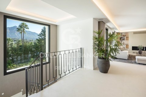 Villa en venta en Marbella, Málaga, España 5 dormitorios, 648 m2 No. 158900 - foto 7