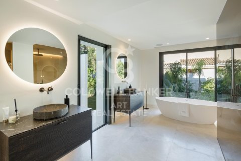 Villa en venta en Marbella, Málaga, España 5 dormitorios, 648 m2 No. 158900 - foto 9